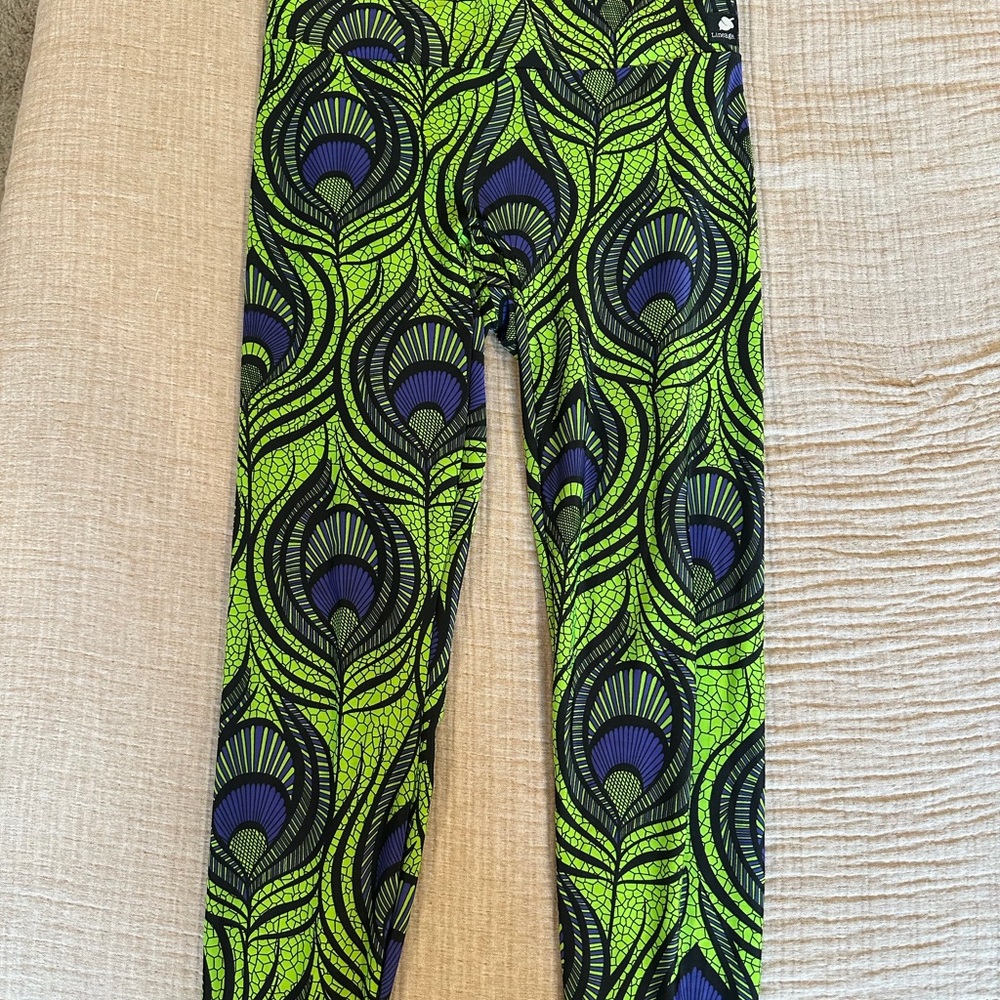 Women's Green and Purple Peacock Feather Patterned Leggings